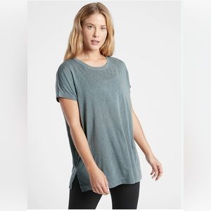 Athlete Release Tee in Metropolis Grey